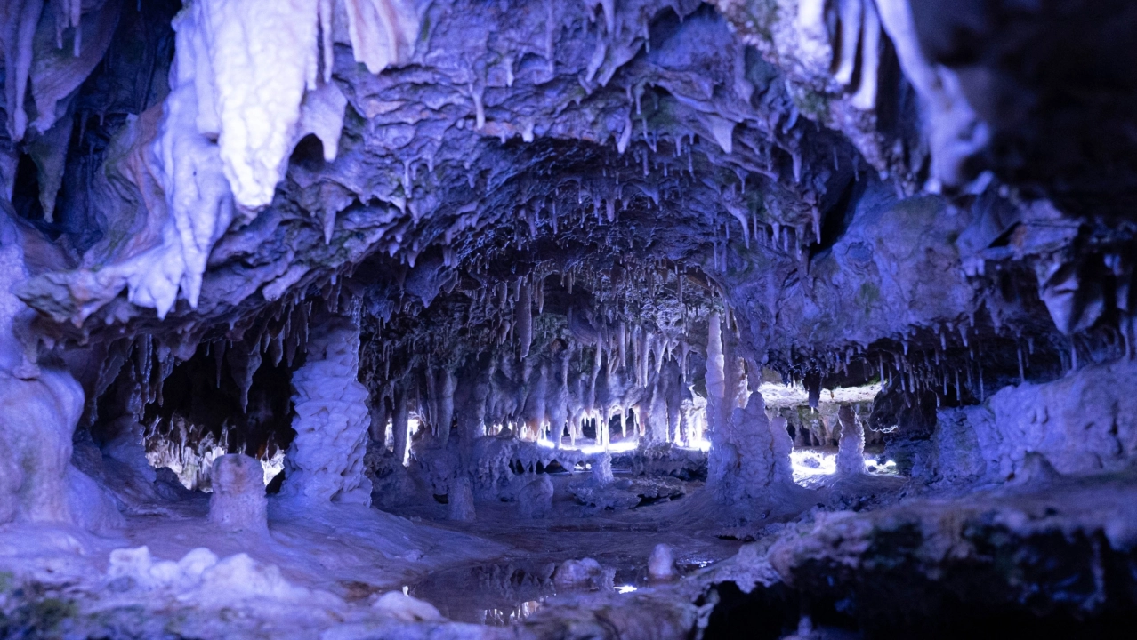 
Hida Great Limestone Cave
