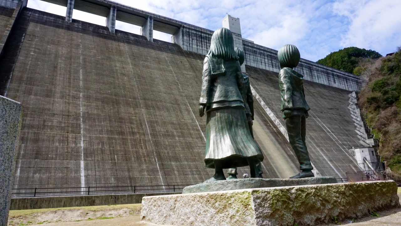 Attack on Titan Pilgrimage Japan: Hita Statues & Must-Visit Spots