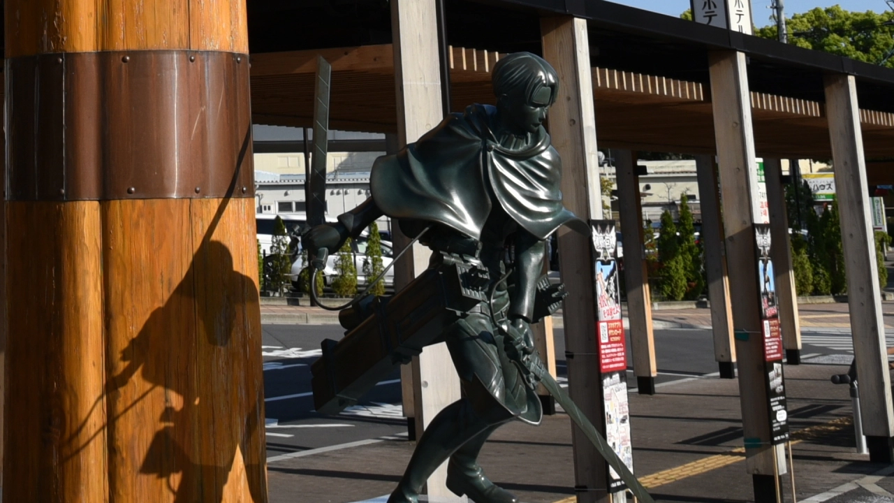 JR Hita Station statue