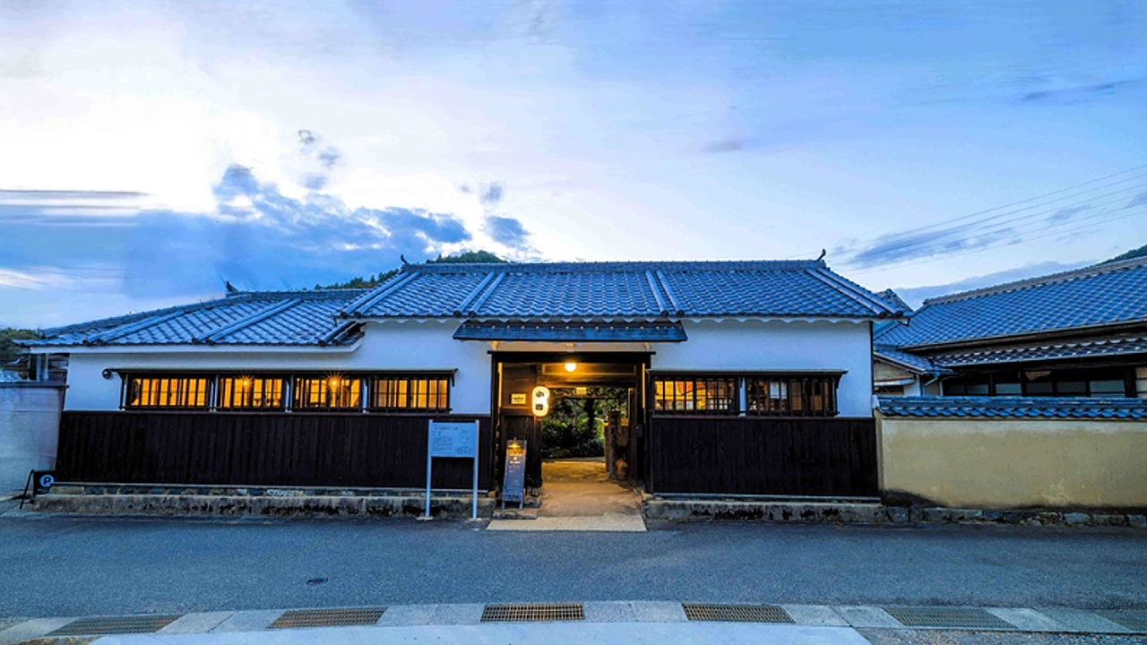 Himeji Castle’s Back Parlor–like 400-year-old Inn “Tetsu-juro”