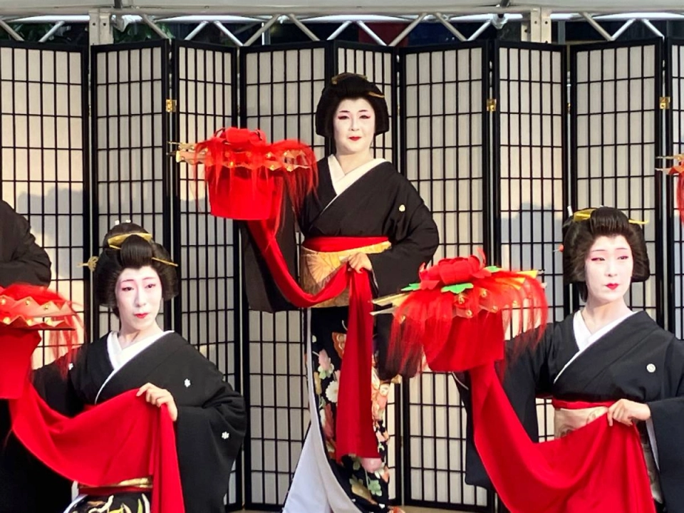 The History of Geisha Entertainment