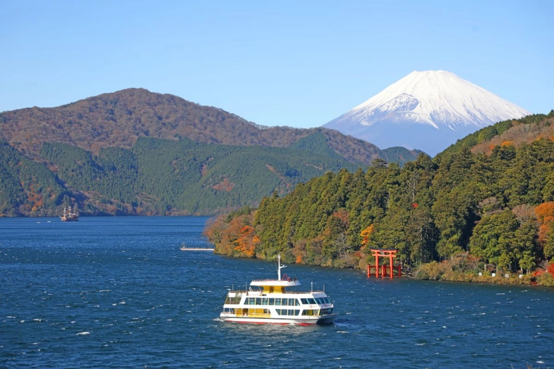 Lake Ashi (Hakone, Kanagawa Prefecture)