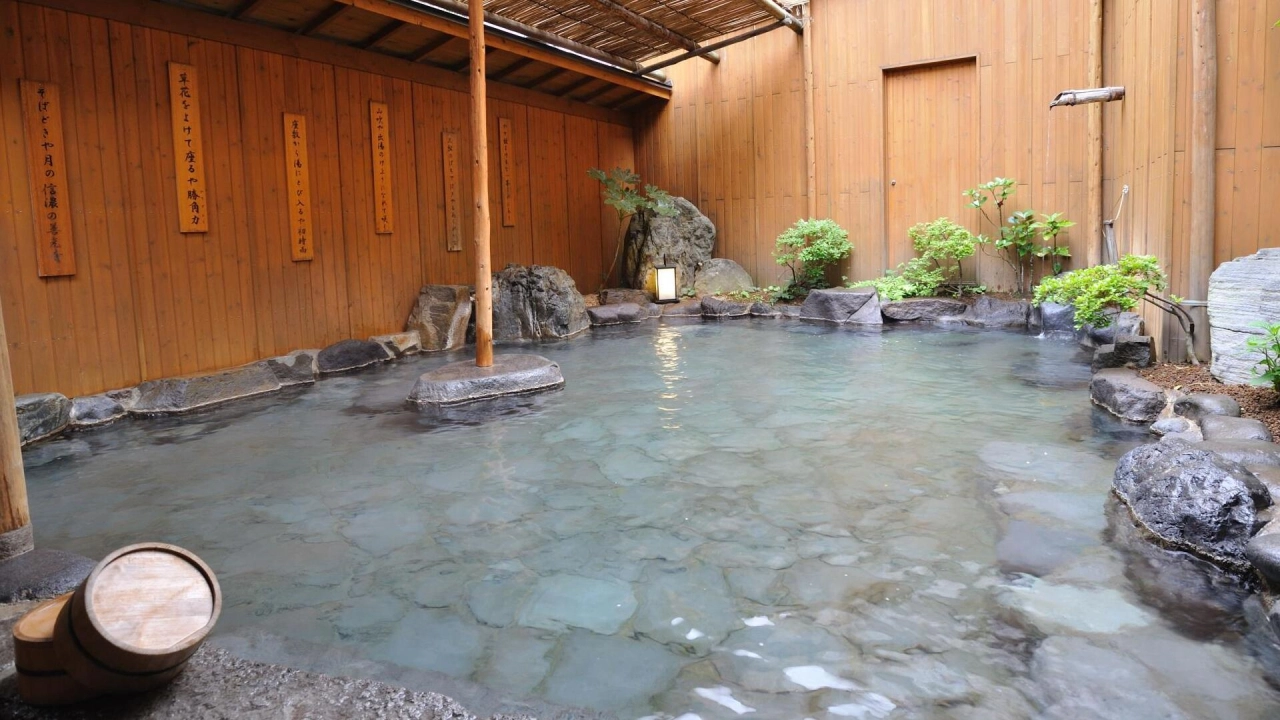 Shibu Onsen Kokuya open air bath