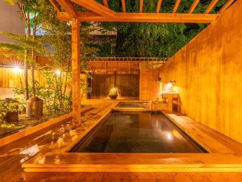 Seitenkaku open air bath